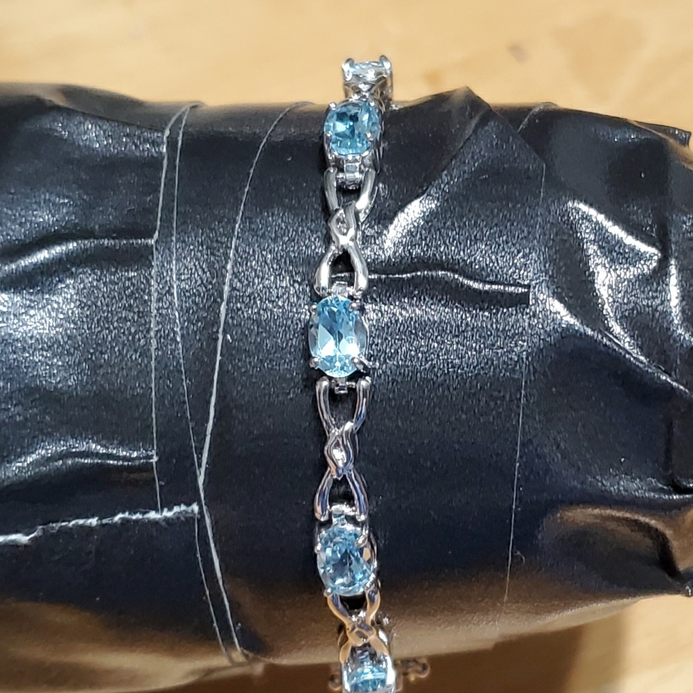 Voulez Vous 7.5" Womens 9 ctw topaz bracelet